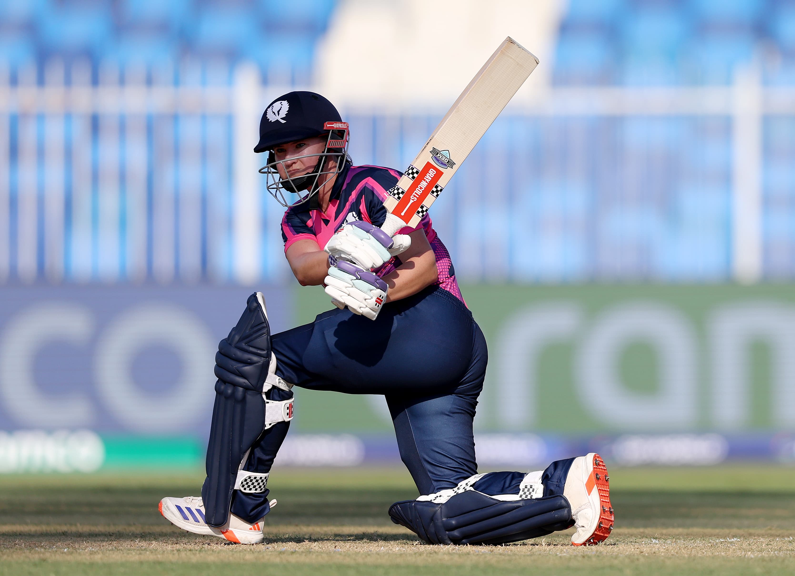 KATHRYN BRYCE SIGNS FOR HOBART HURRICANES