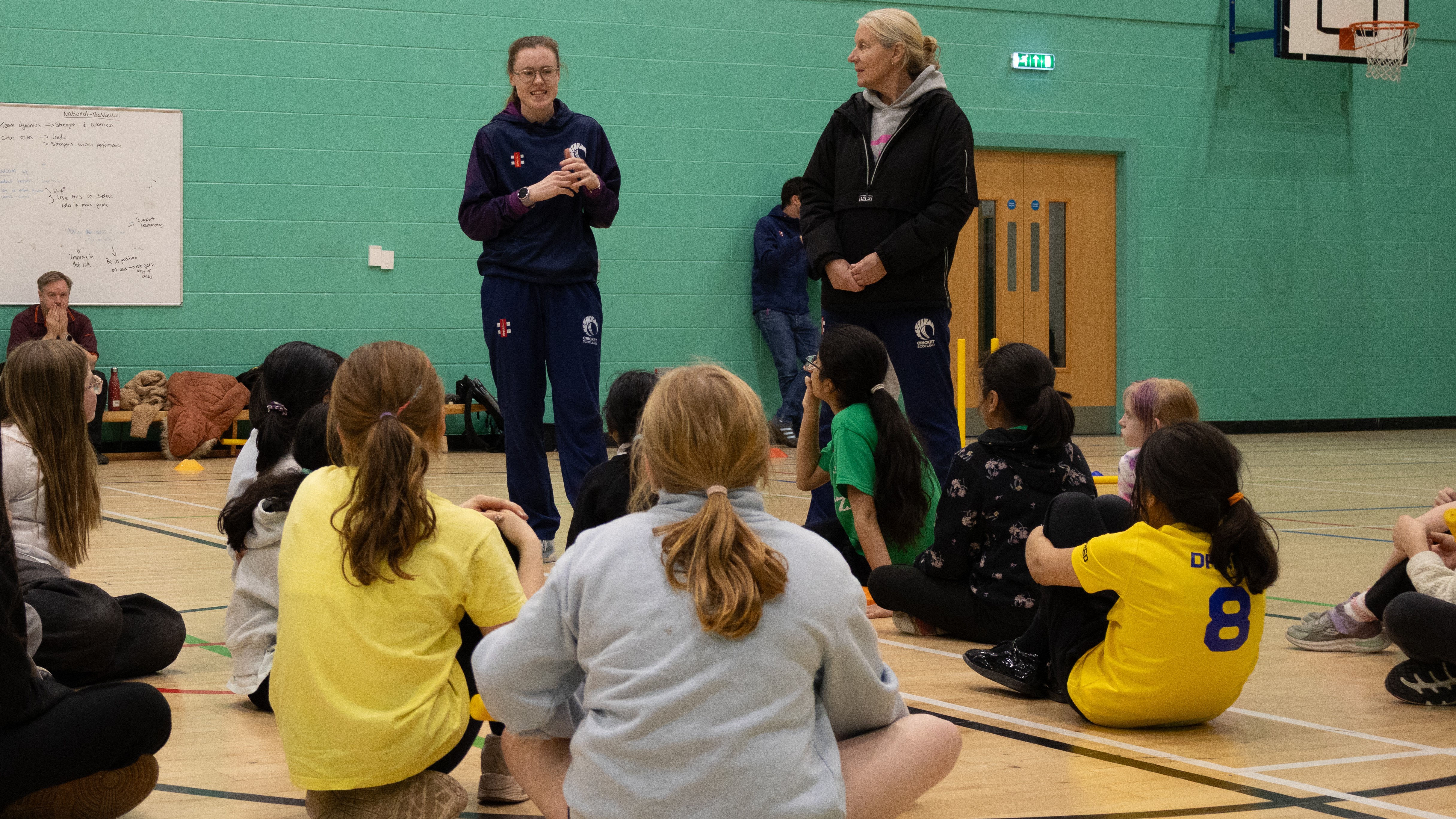 SARAH BRYCE INSPIRING THE NEXT GENERATION AT GIRLS-ONLY WICKETZ HUB